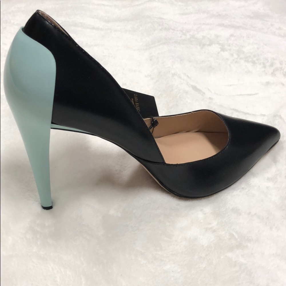 Zara women’s black and teal pumps
